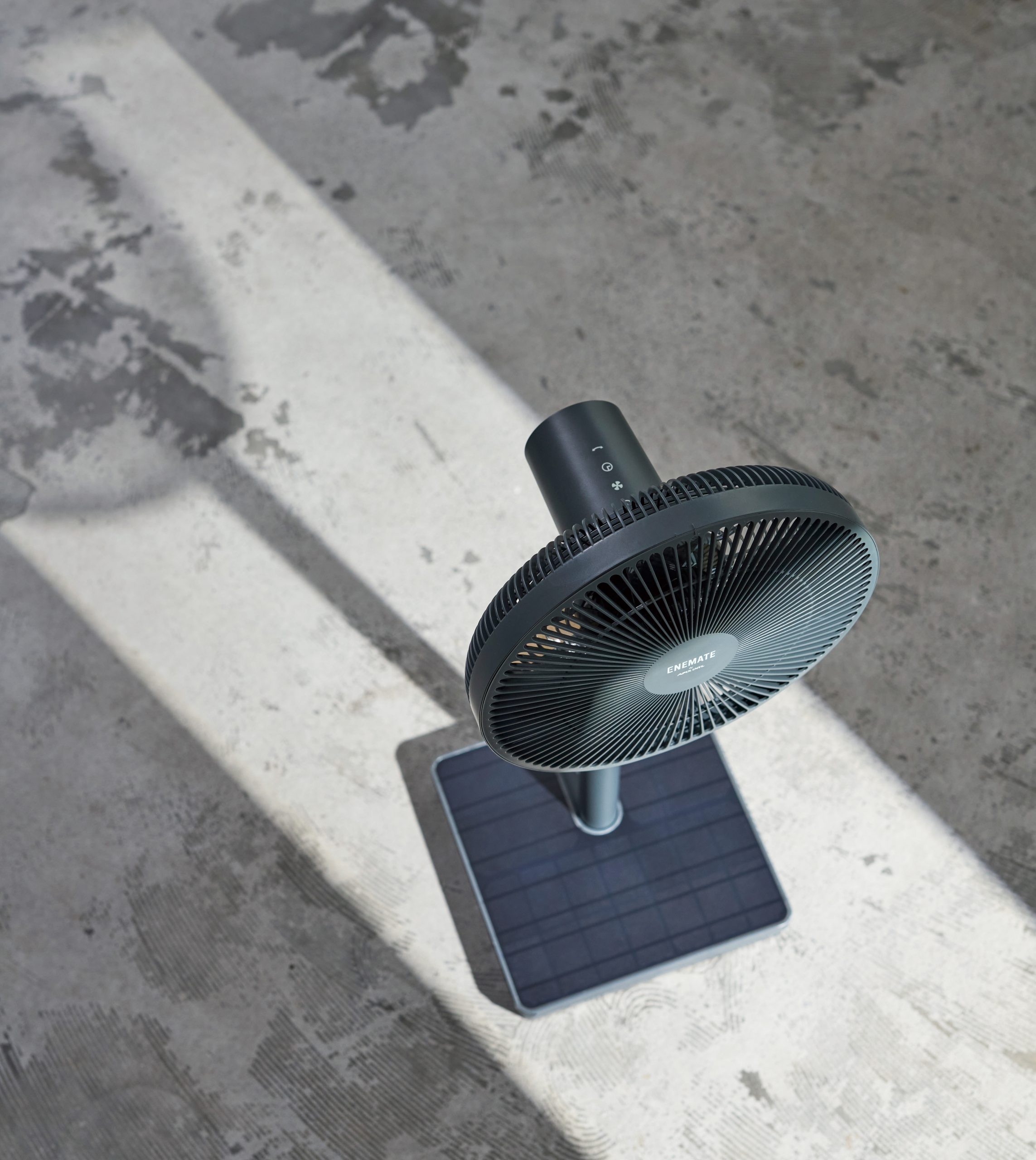 Makuake で売上794%達成！  「⾃家発電する扇⾵機」
